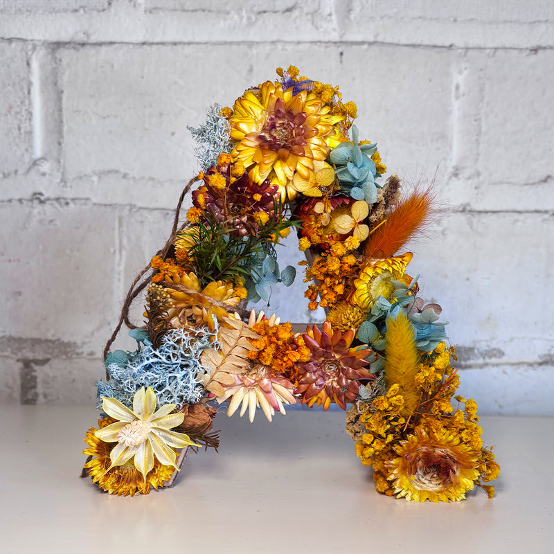 Fotografía original de letras florales Flor a Secas